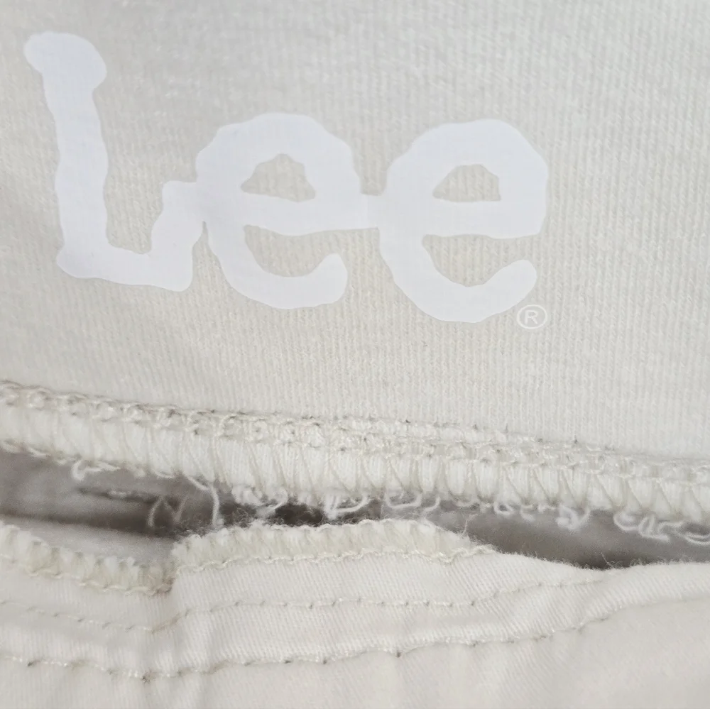 Lee Plus Size Off-White Relaxed Cargo Utility Shorts - Picture 6 of 8